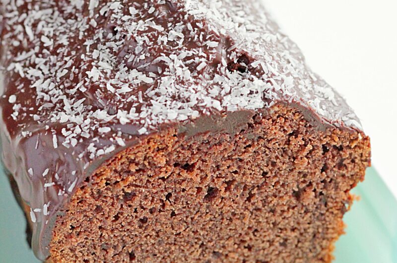 Murzynek z polewą czekoladową i kokosem