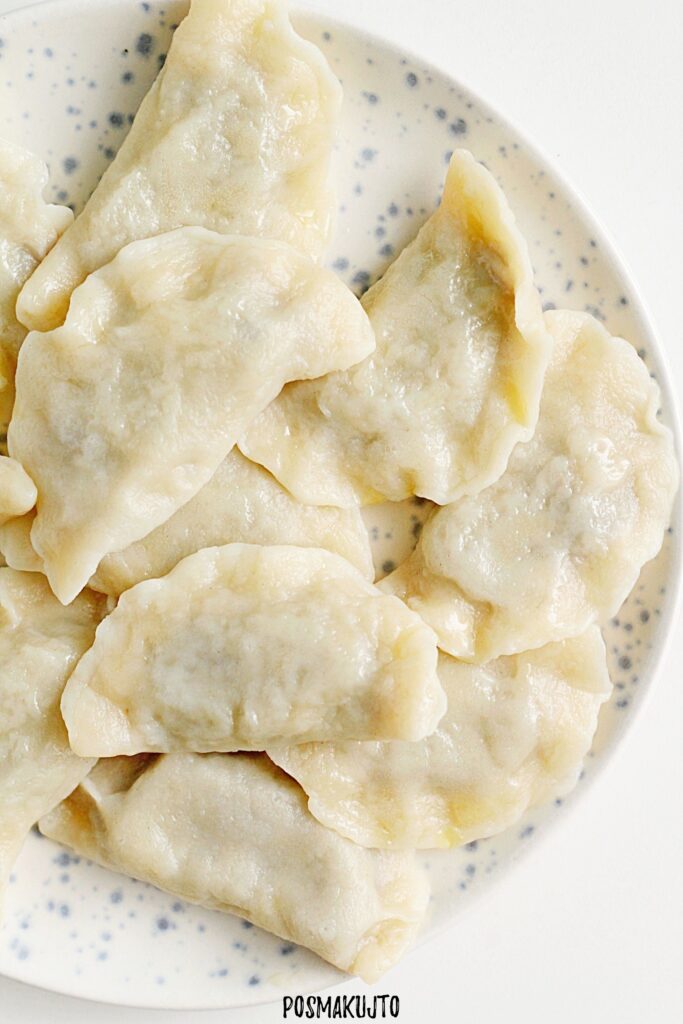 wegetarianskie pierogi z soczewica i grzybami