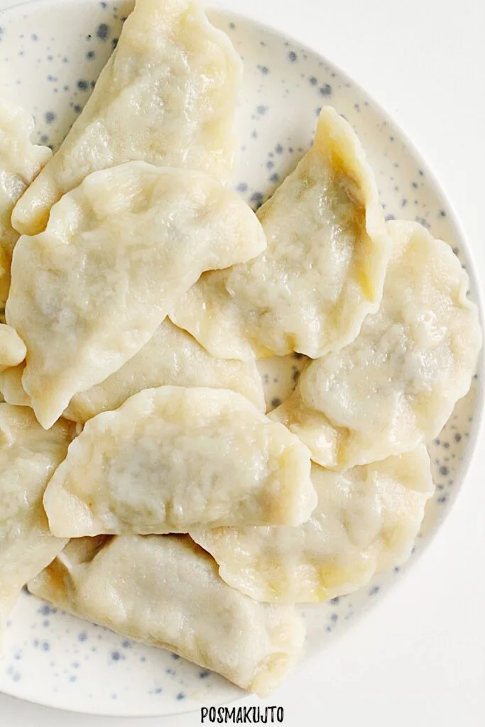 wegetarianskie pierogi z soczewica i grzybami