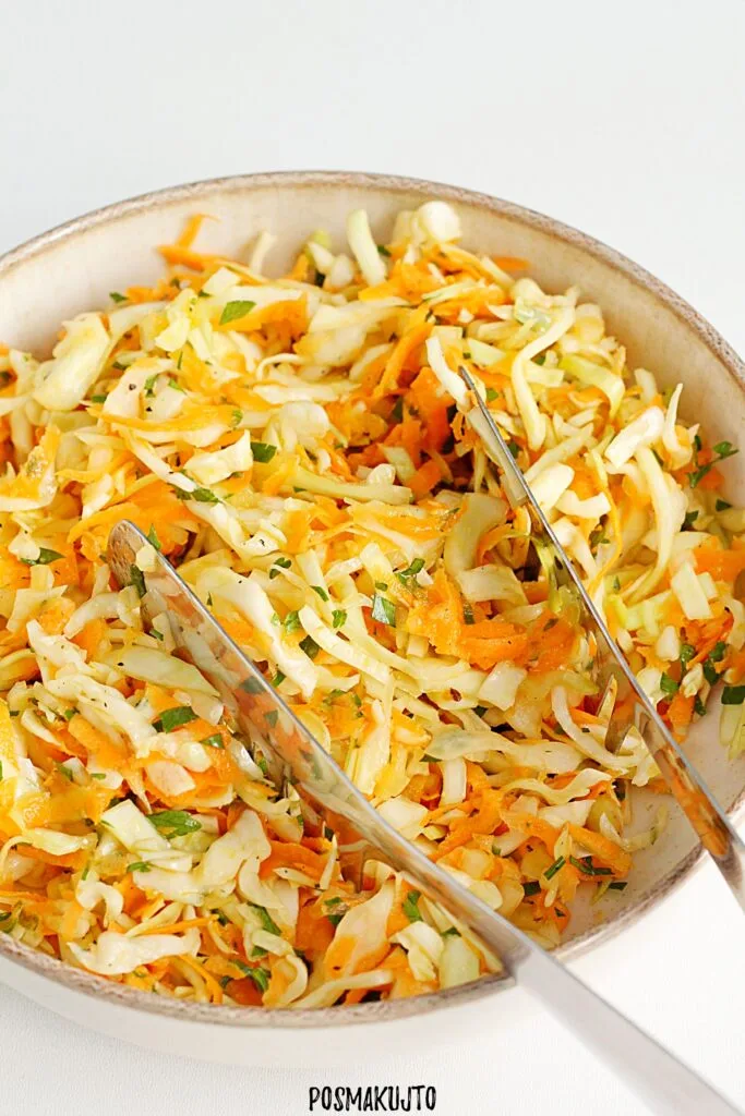 surowka z bialej kapusty