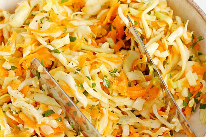 Surówka z białej kapusty