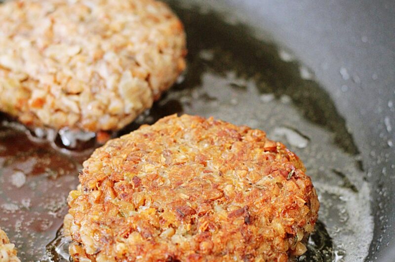 Kotlety z kaszy gryczanej z pieczarkami