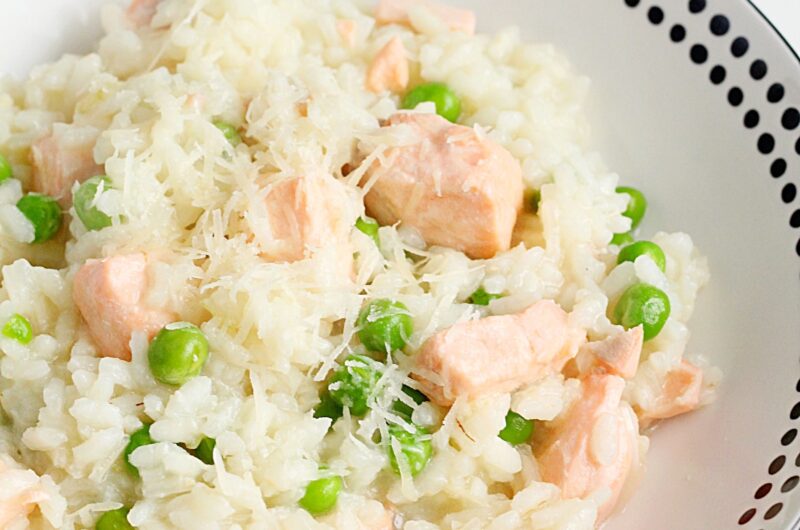 Risotto z łososiem i zielonym groszkiem