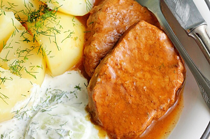 Obiad na niedziele? Schab gotowany w sosie własnym.