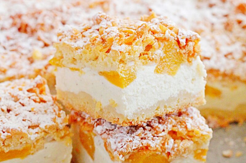 Sernik z brzoskwiniami