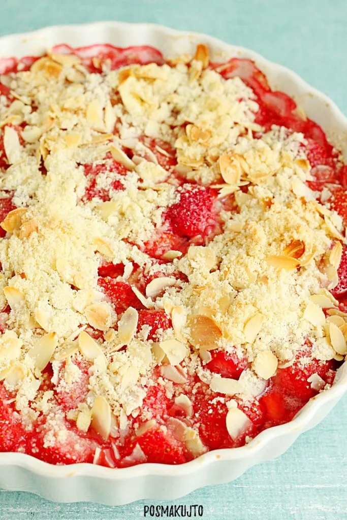 Truskawki zapiekane pod kruszonką