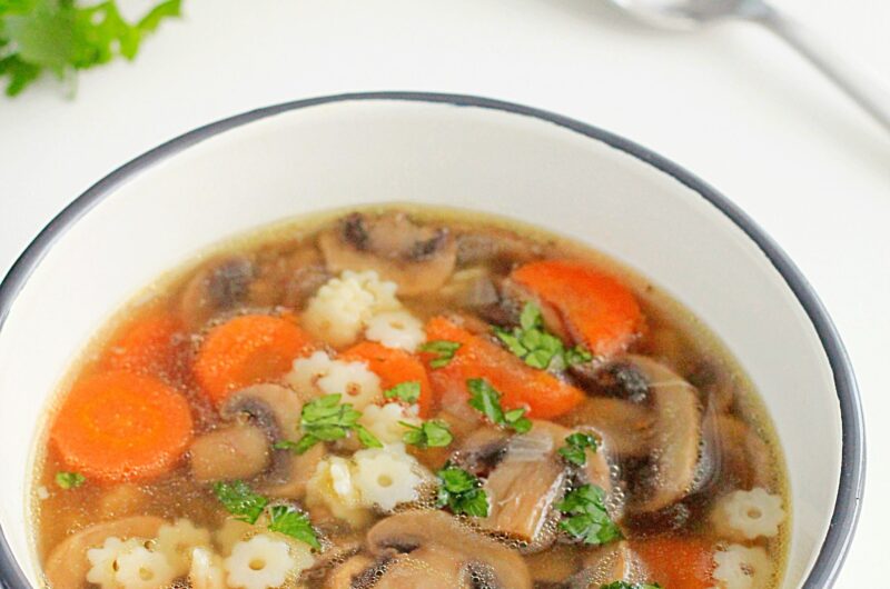 Zupa pieczarkowa z makaronem