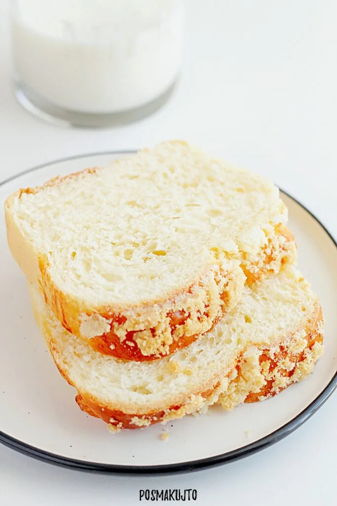 Chałka drożdżowa z kruszonką