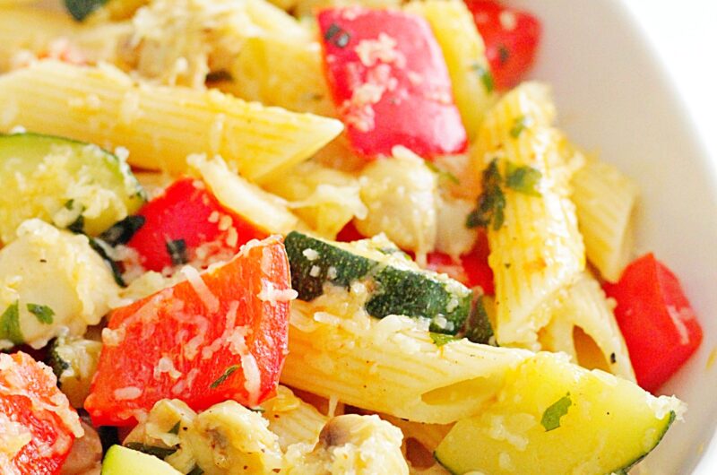 Ekspresowy makaron z warzywami z patelni