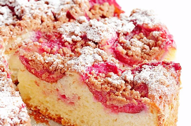 Jogurtowe ciasto ze śliwkami i cynamonową kruszonką