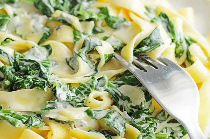 Makaron ze szpinakiem w kremowym sosie z gorgonzolą