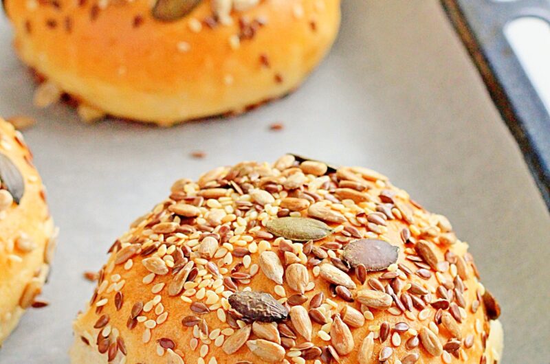 Bułki pszenno-orkiszowe z ziarnami