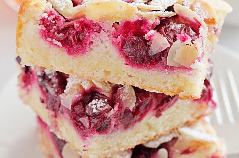 Placek migdałowy z wiśniami