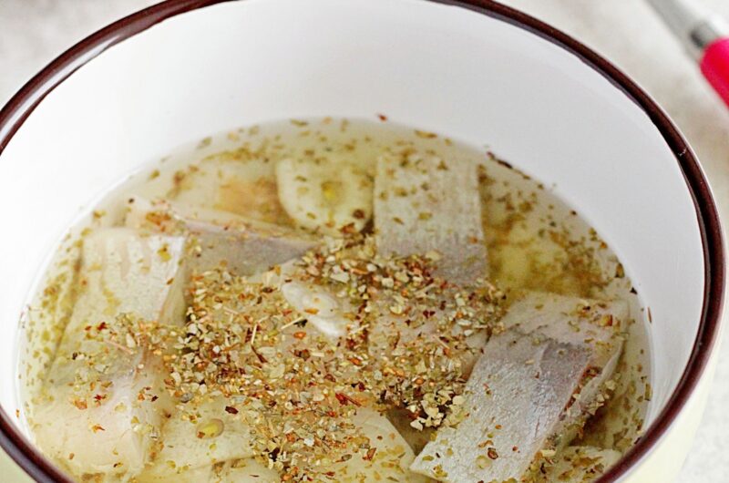 Śledzie w czosnku i majeranku