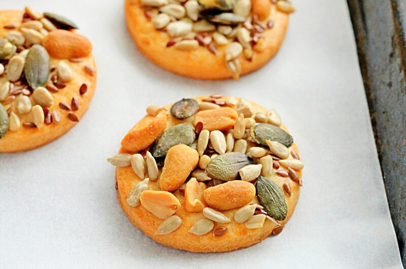 Kruche ciasteczka maślane z ziarnami