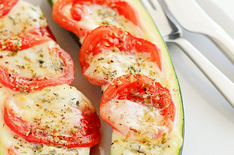 Cukinia faszerowana pomidorami i serem