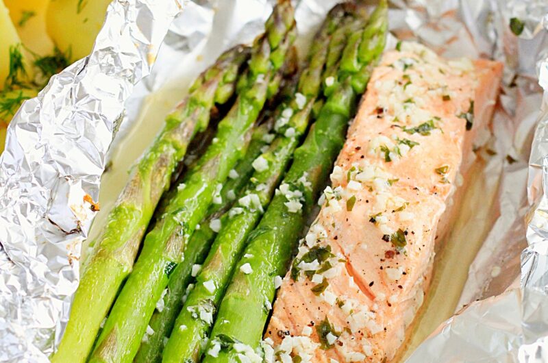 Łosoś pieczony ze szparagami