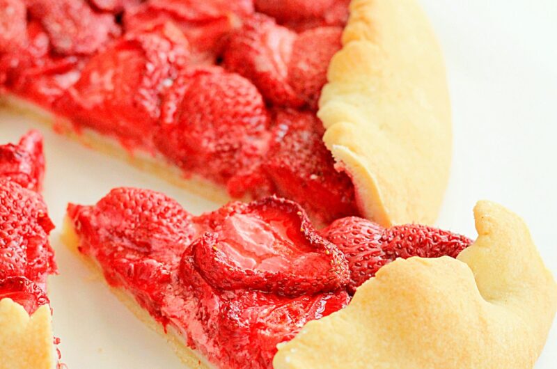 Prosta tarta z truskawkami