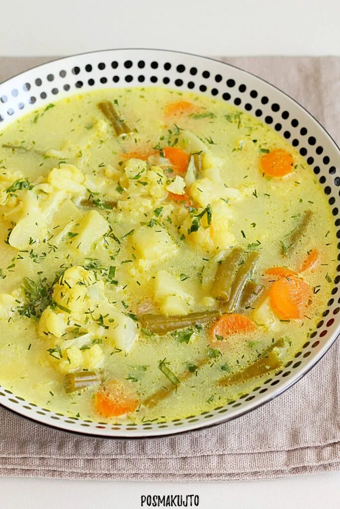 Zupa jarzynowa z kalafiorem i fasolką szparagową