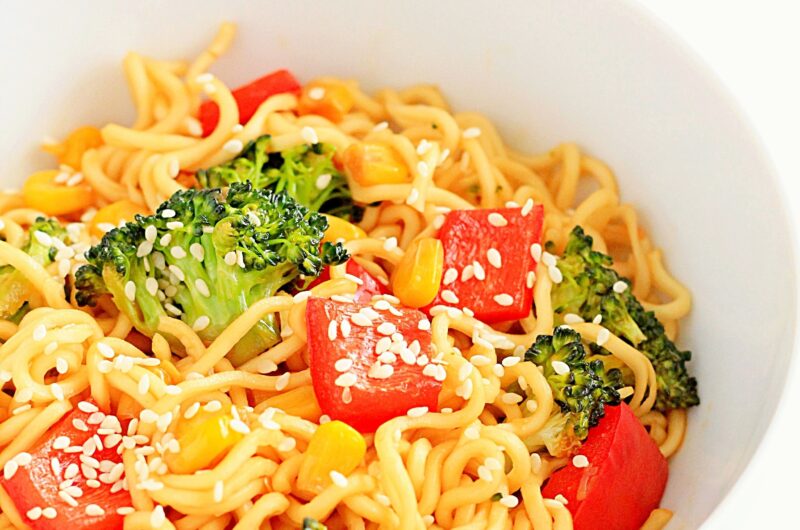 Makaron noodle z warzywami