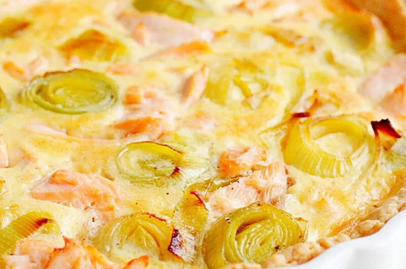 Tarta z łososiem i porem