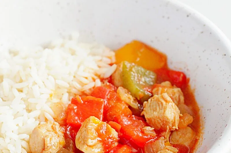 Gulasz drobiowy z piersi kurczaka