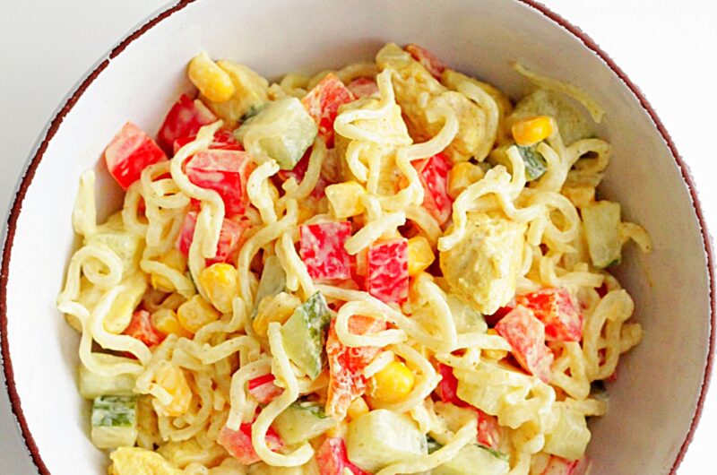 Sałatka z makaronem noodle