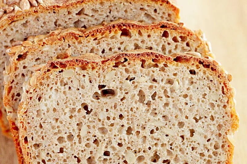 Chleb pszenno-żytni ze słonecznikiem na zakwasie