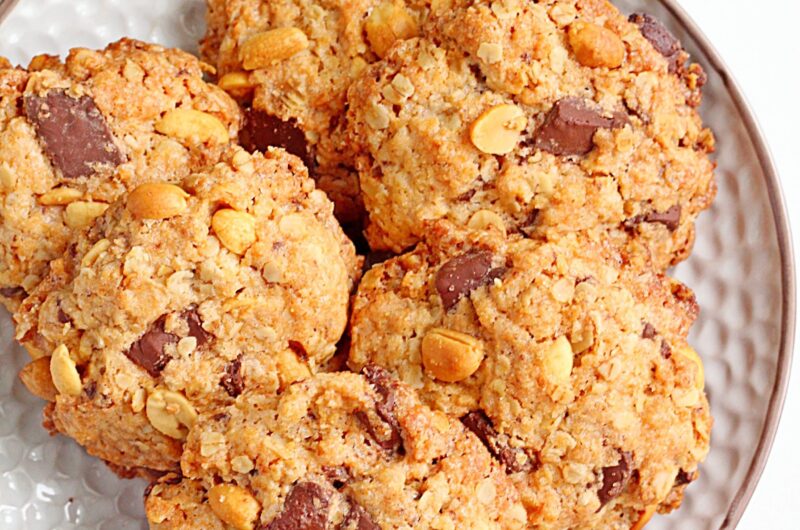 Ciasteczka owsiane z czekoladą i orzeszkami ziemnymi