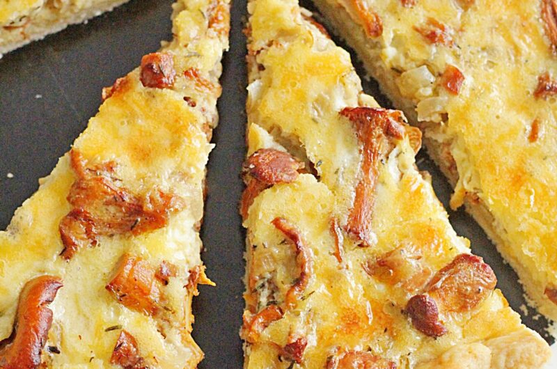 Tarta z kurkami, cebulą i serem