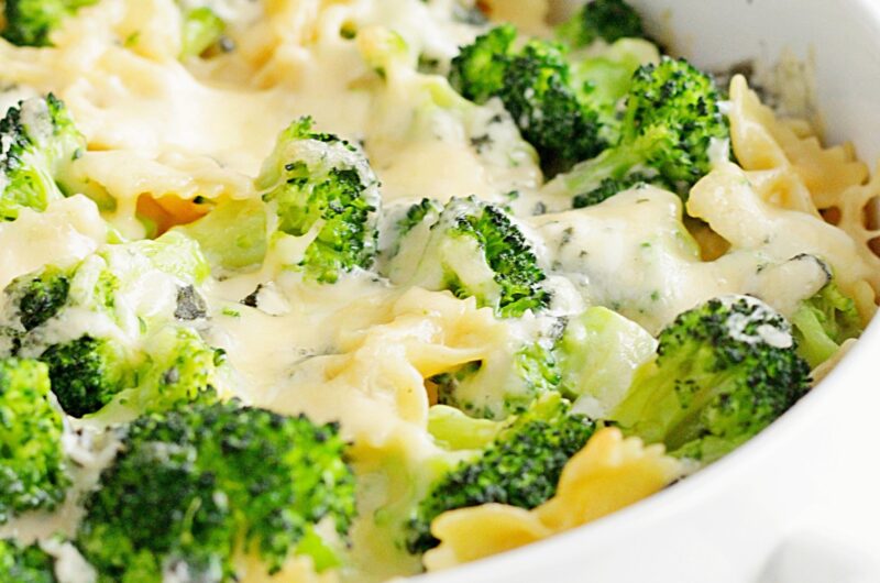 Zapiekanka makaronowa z brokułem i serem