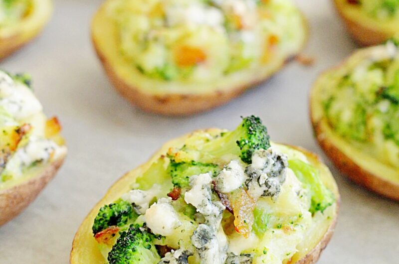 Ziemniaki faszerowane brokułami i serem pleśniowym