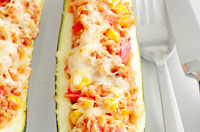 Cukinia faszerowana mięsem, ryżem i warzywami