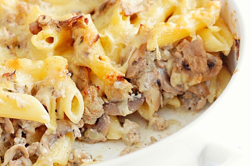 Zapiekanka makaronowa z mięsem mielonym i pieczarkami