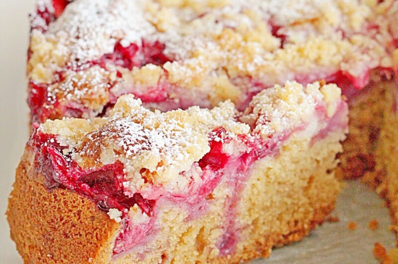 Ciasto ucierane z truskawkami i kruszonką