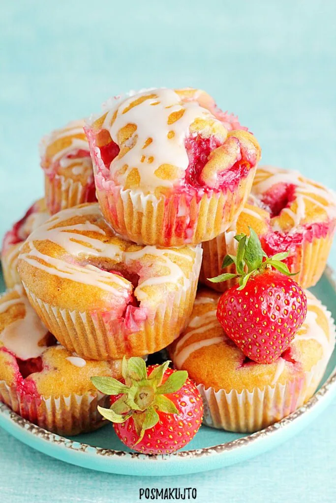 Muffiny jogurtowe z truskawkami