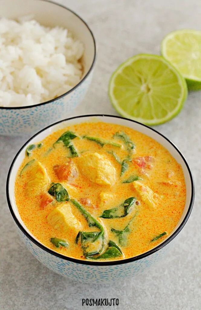 Kurczak curry z pomidorami i szpinakiem – prosty przepis