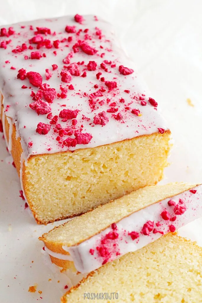 Wielkanocna babka serowa – wilgotna i pełna smaku