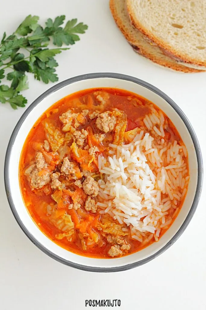 Zupa gołąbkowa z mięsem i ryżem – łatwy przepis na obiad