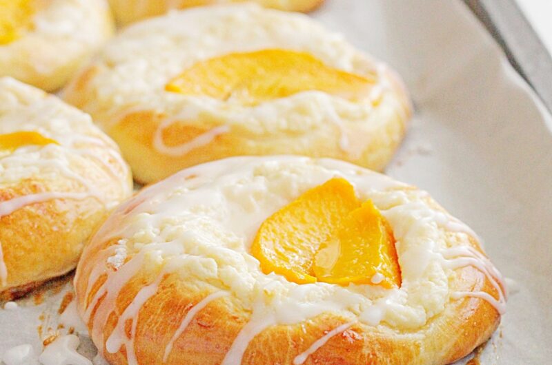 Drożdżówki z serem i brzoskwiniami