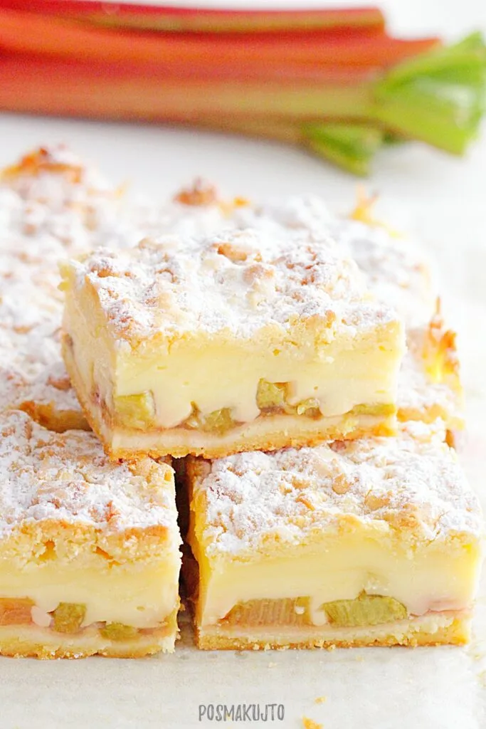 Ciasto kruche z rabarbarem i budyniem