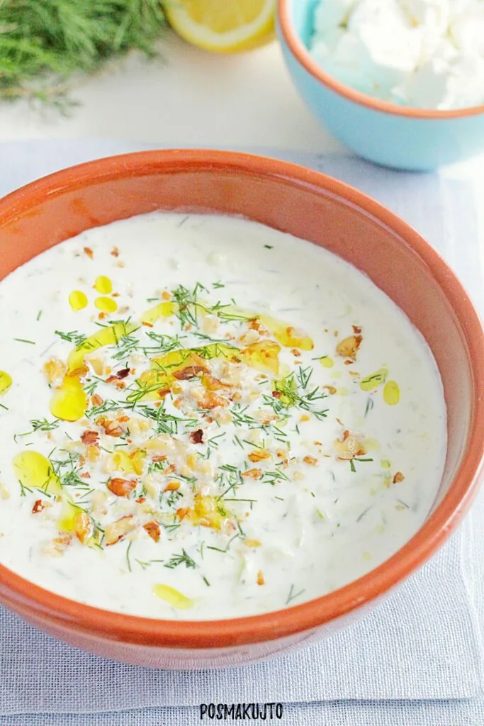 Tarator – bałkański chłodnik z ogórkiem i jogurtem