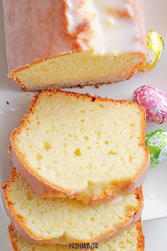 Babka ucierana z serkiem– wilgotna i puszysta