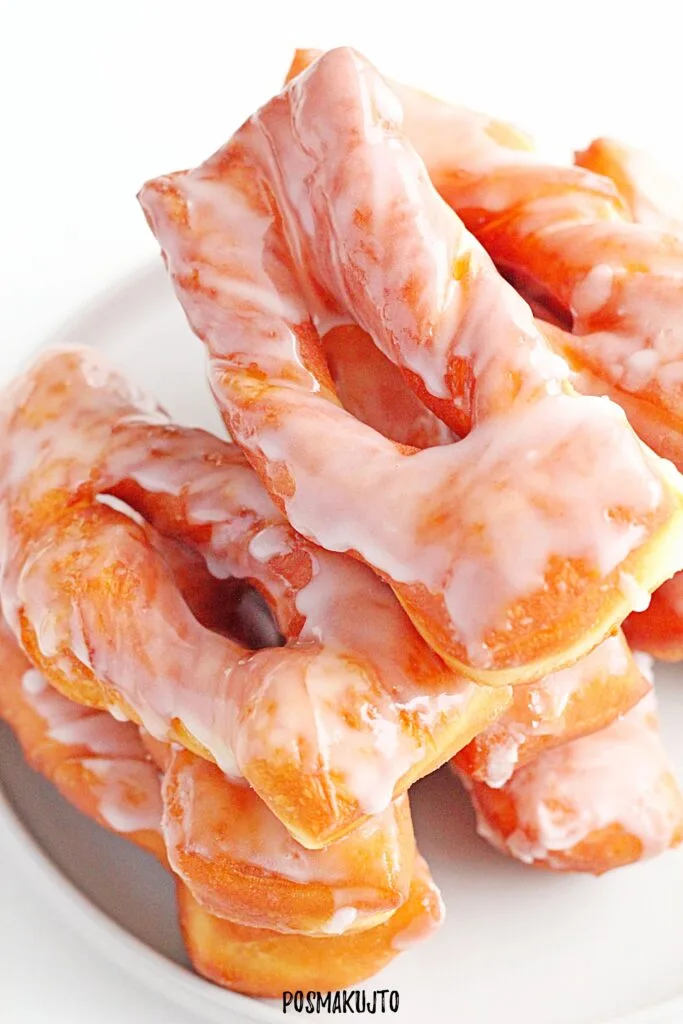 Jak zrobić faworki drożdżowe? Sprawdzony przepis na chrust