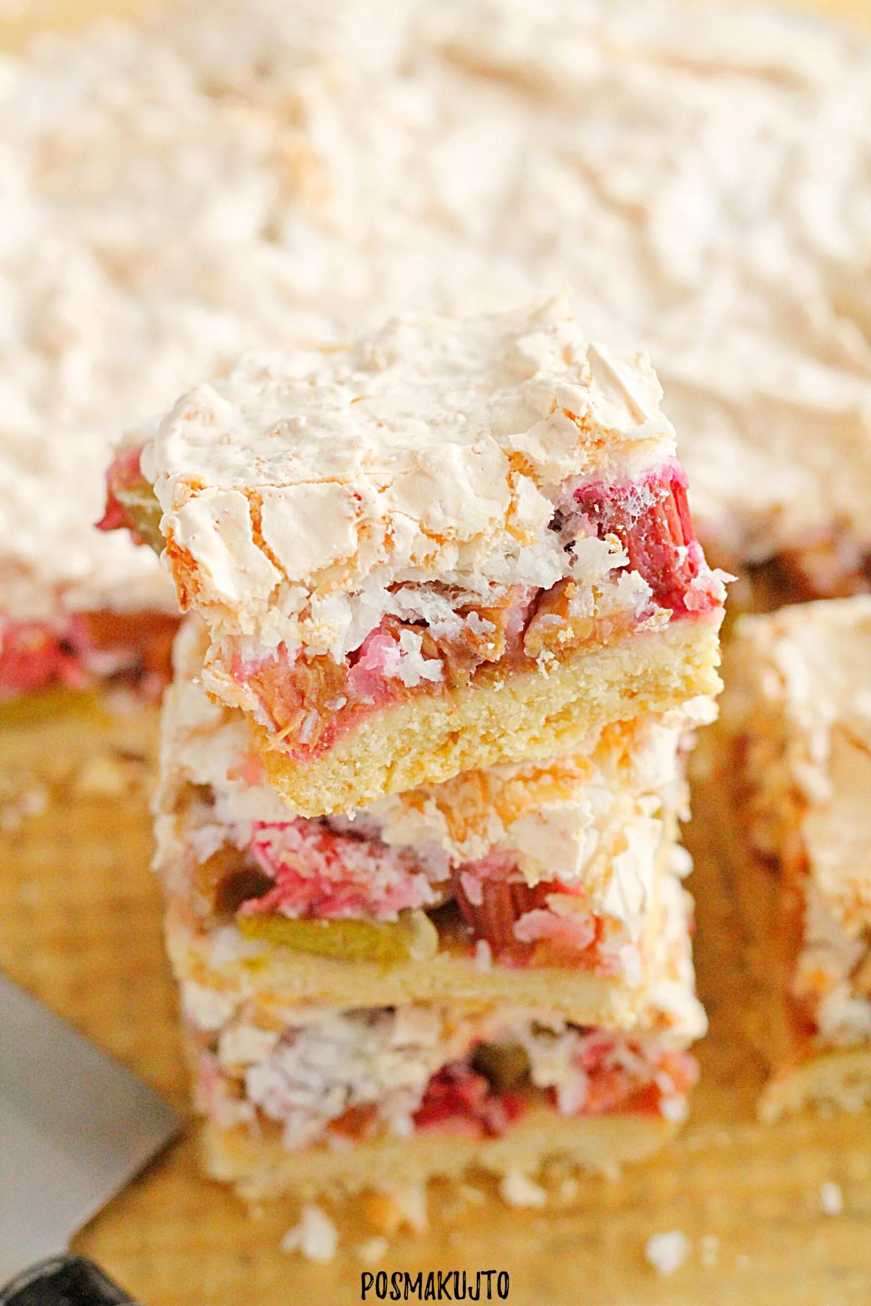 Ciasto kruche z rabarbarem i kokosową bezą