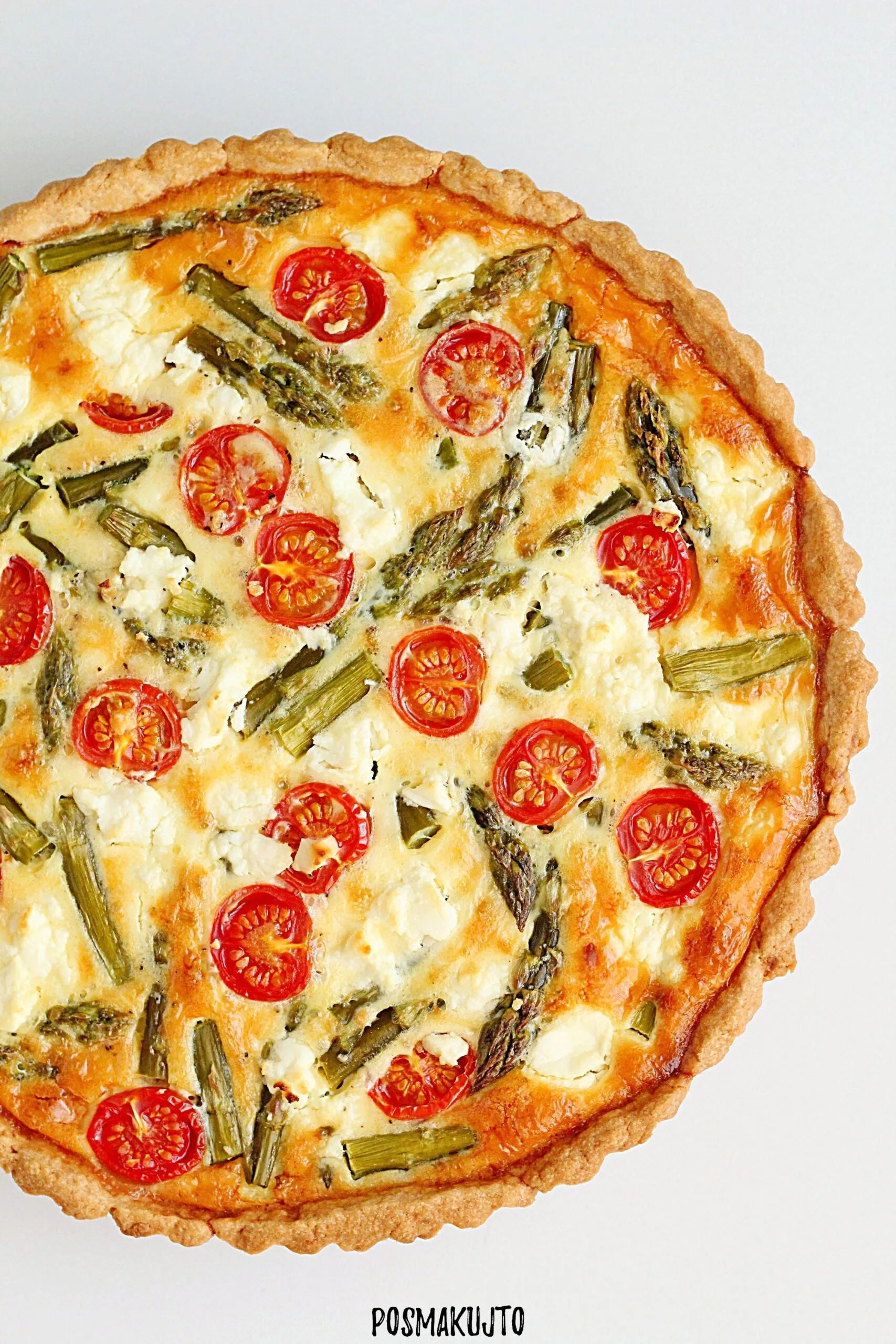 Tarta ze szparagami, pomidorkami koktajlowymi i serem feta