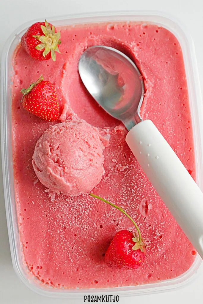 Domowe lody truskawkowo-bananowe bez maszynki