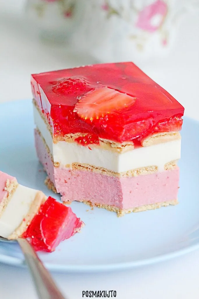 Ciasto z truskawkami bez pieczenia