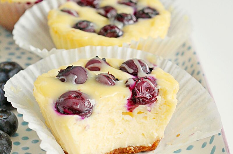 Mini serniczki z borówkami