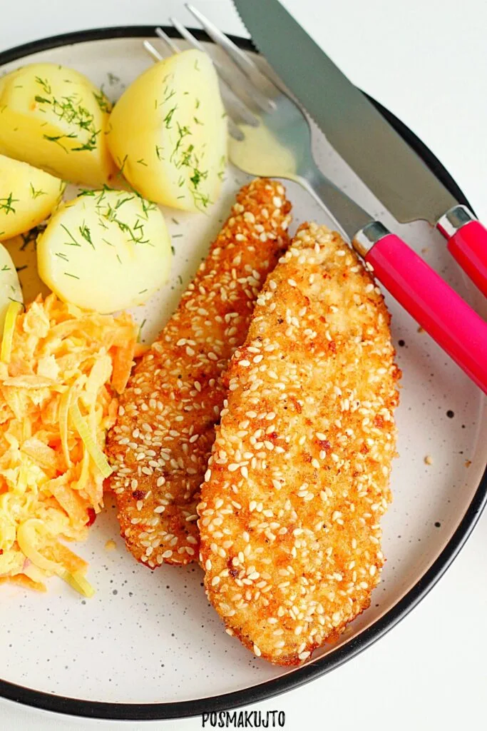 Pierś z kurczaka w sezamowej panierce